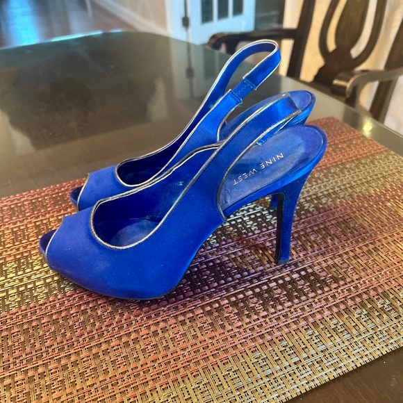 Nine West Sapphire Satin Peep Toe Slingback Heels with Gold Piping Size 10 - Picture 3 of 5